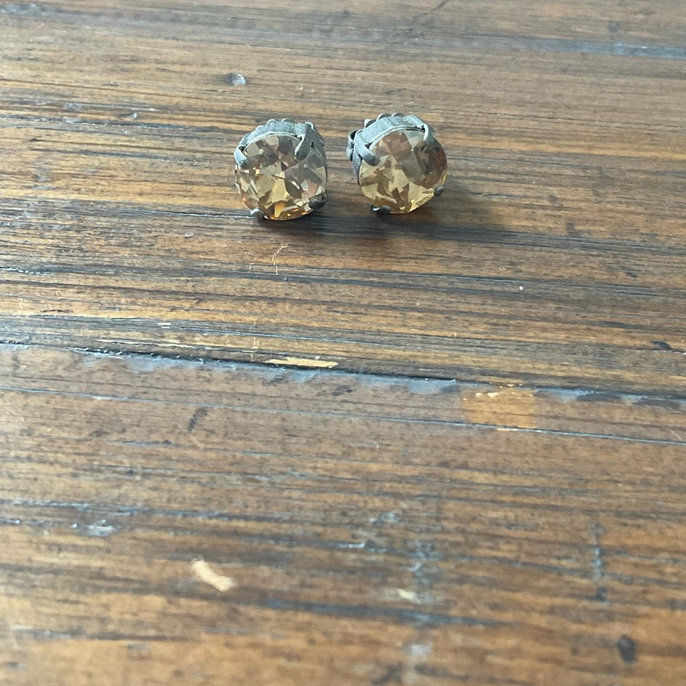 Sabika Manhattan Stud Earrings